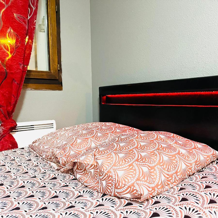Le Red Escape A 15Min Du Centre Avec Parking Prive Gratuit Apartment Annecy Ngoại thất bức ảnh