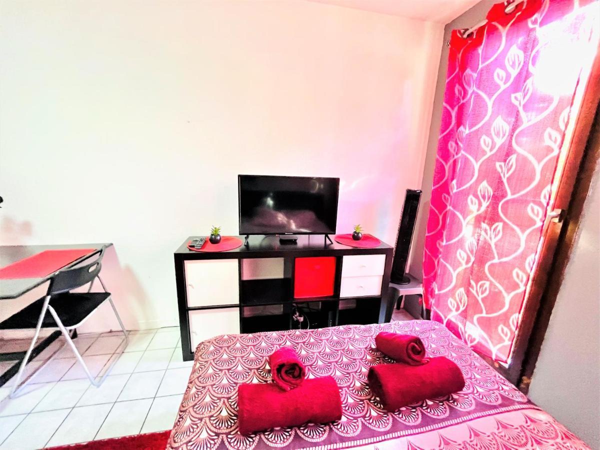 Le Red Escape A 15Min Du Centre Avec Parking Prive Gratuit Apartment Annecy Ngoại thất bức ảnh