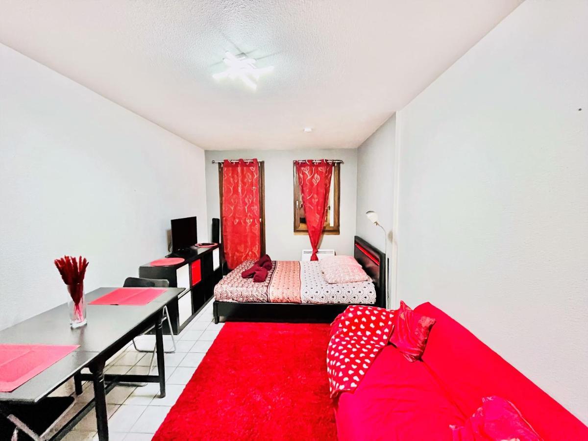 Le Red Escape A 15Min Du Centre Avec Parking Prive Gratuit Apartment Annecy Ngoại thất bức ảnh